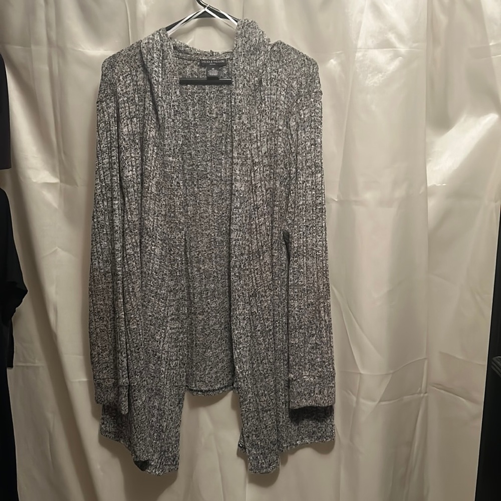 Women’s heathered black hooded cardigan